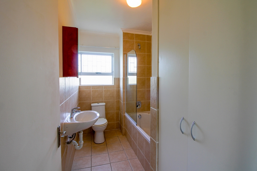 To Let 2 Bedroom Property for Rent in Somerset West Western Cape